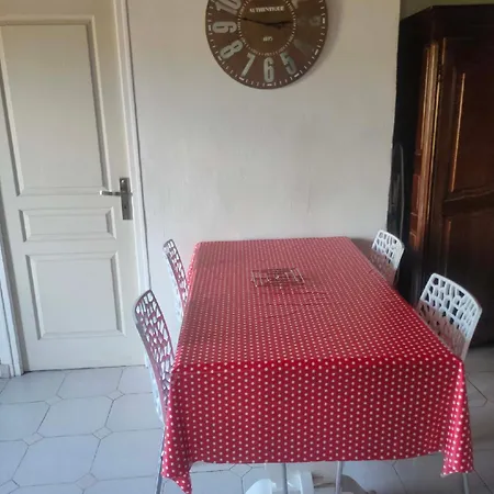 Appartement Avec Grand Jardin Et Parking, Uzès Esterno foto