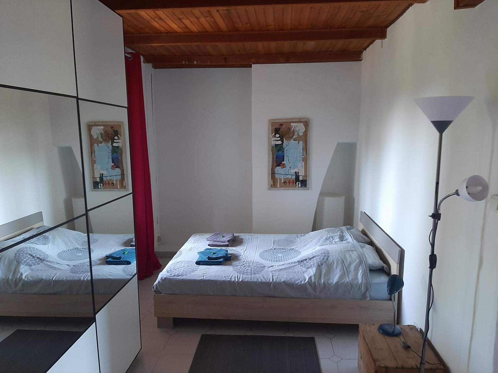 Avec Grand Jardin Et Parking, Uzes